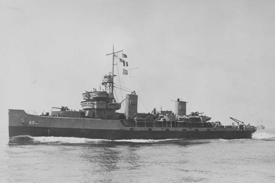 জার্মান গুপ্তচর জর্জ ডাশের নেতৃত্বে চার গুপ্তঘাতক ঢুকেছিল নিউ ইয়র্কে। উদ্দেশ্য ছিল, লং আইল্যান্ডে বালির নীচে বিস্ফোরক পুঁতে রাখা। অ্যাস্টোরিয়ার হেলগেট সেতু উড়িয়ে দিতে চেয়েছিল জার্মানরা। সে কারণেই পাঠানো হয়েছিল জর্জদের।