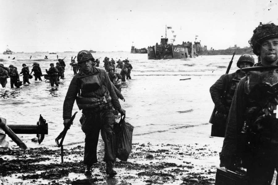 নৌসেনা আবার এই গোটা বিষয়ে আমেরিকার ফেডেরাল ব্যুরো অব ইনভেস্টিগেশন (এফবিআই)-কে কিছু জানাতে চায়নি। গোটা বিষয়টি খুব গোপন ভাবে করিয়েছিল তারা। লুসিয়ানোকে কাজে লাগানোর জন্য তাঁকে এক জেল থেকে অন্য জেলে আনানো হয়েছিল। লুসিয়ানো নিজে এ বিষয়ে কিছুই জানতেন না।