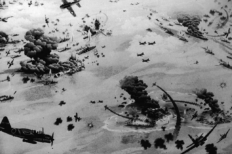 জেলে বসে সকসের সঙ্গে নিউ ইয়র্ক বন্দর বাঁচানোর পরিকল্পনা করতেন লুসিয়ানো। লেখল ব্ল্যাক দাবি করেছেন, ওই সময়ে নিজের গ্যাংয়ের সদস্যদের সঙ্গে অন্তত ২০ বার বৈঠক করেছিলেন। 