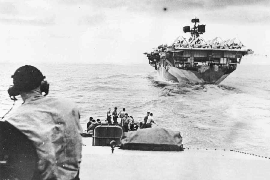 ১৯৪৩ সালে সিসিলি দখল করে মিত্রশক্তি। তাতে বড় ভূমিকা ছিল লুসিয়ানোর। সিসিলি দখলের পর আমেরিকার মাফিয়ারাই সেখানকার সাধারণ মানুষের সঙ্গে যোগসূত্র গড়ে তোলেন। স্থানীয় মাফিয়াদের সঙ্গেও যোগাযোগ গড়ে তোলেন। তাঁদের বোঝান, মিত্র শক্তি আসলে হিটলার-বিরোধী। সাধারণ মানুষের সঙ্গে তাদের শত্রুতা নেই। সে দিন মাফিয়ারা সাহায্যে জন্য এগিয়ে না এলে দ্বিতীয় বিশ্বযুদ্ধের ফল অন্য রকম হতে পারত।