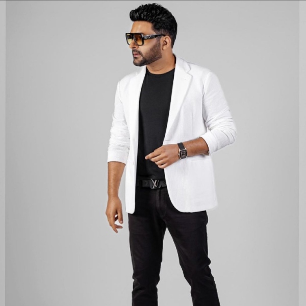 কপিল শর্মার জন্ম পঞ্জাবে। কেরিয়ার গড়তে মুম্বইয়ে এসেছিলেন তিনি। হাস্যরসে ভরা বিভিন্ন রিয়্যালিটি শো থেকে শুরু করে একাধিক হিন্দি ছবিতেও কাজ করেছেন কপিল।