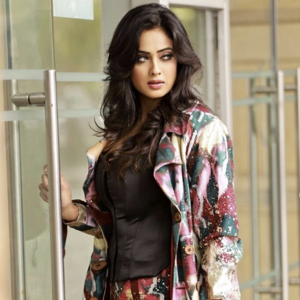 ‘কসৌটি জিন্দেগি কে’ হিন্দি ধারাবাহিকের বিখ্যাত চরিত্র ‘প্রেরণা শর্মা’র কথা মনে পড়ে? টেলিভিশন জগতের নায়িকাদের মধ্যে শ্বেতা তিওয়ারি উপরের সারিতে থাকা এক জন।