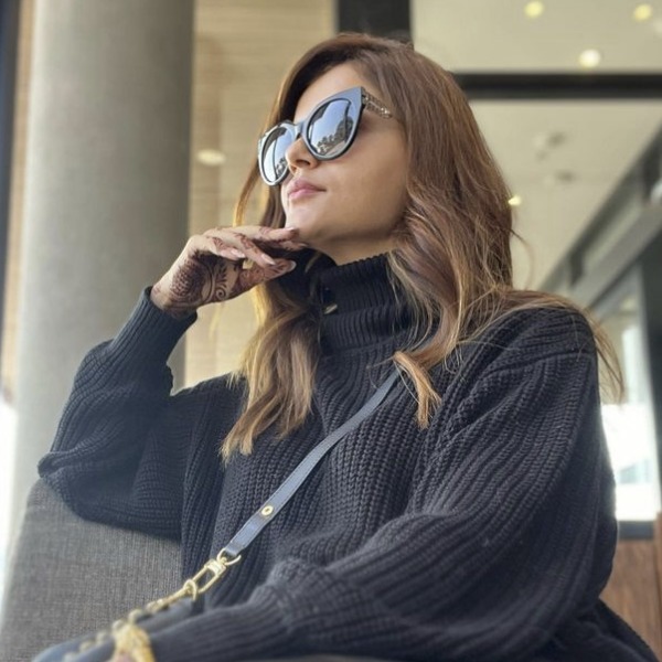 ‘ছোটি বহু’ ধারাবাহিকে ‘রাধিকা’ চরিত্রে অভিনয় করে দর্শকের মন জিতে নেন রুবিনা। ‘সাস বিনা সসুরাল’, ‘দেবো কে দেব... মহাদেব’-এর মতো ধারাবাহিকেও কাজ করেছেন তিনি। মুম্বইয়ে ৬ থেকে ৮ কোটি টাকা দিয়ে একটি বহুমূল্য ফ্ল্যাট কিনেছেন রুবিনা।