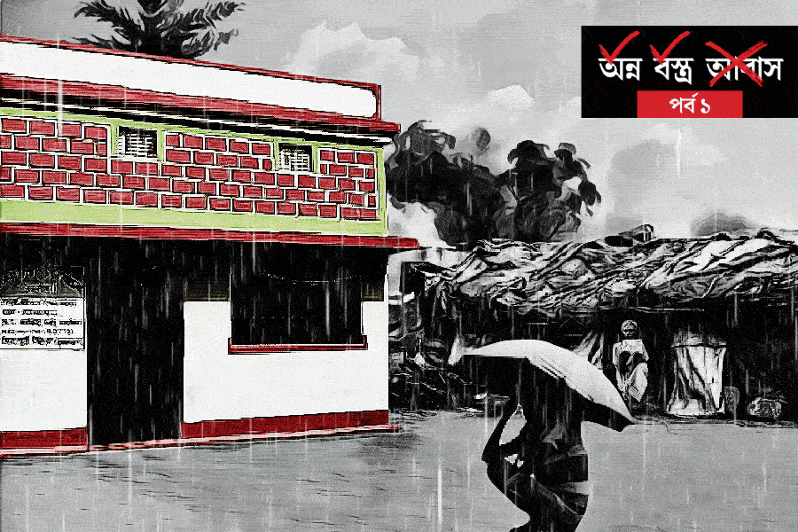 আবাসের ছাঁকনিতে আটকে গিয়েছে কুঁড়ে ঘর, অথচ গলে গিয়েছে আস্ত চার তলা বাড়ি! 