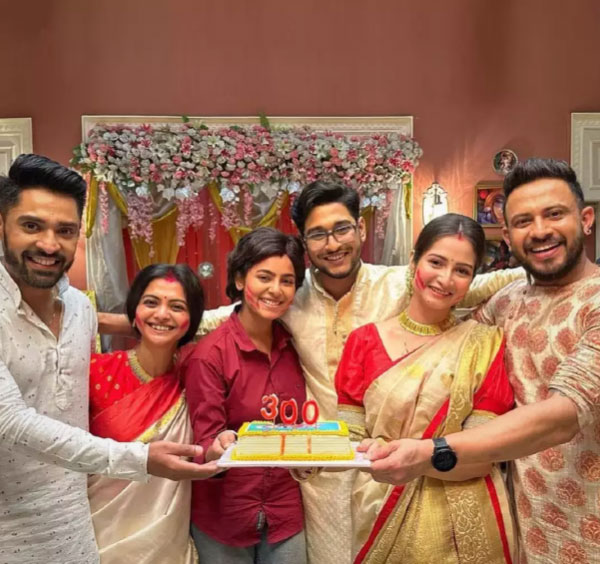 খড়কুটো: সম্প্রচারের সময়কাল: ২০ ডিসেম্বর, ২০২১ থেকে এখনও চলছে।