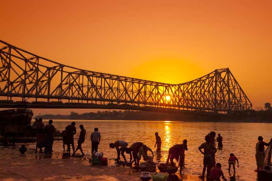 ১৯৬৯ সাল থেকে কলকাতায় ডিসেম্বরের তাপমাত্রার পরিসংখ্যান দিয়েছে আলিপুর হাওয়া অফিস। তাতে দেখা গিয়েছে, ১৯৭৯ সালে প্রথম বার ডিসেম্বরে সর্বনিম্ন তাপমাত্রা ১৮ ডিগ্রি সেলসিয়াসের বেশি ছিল।