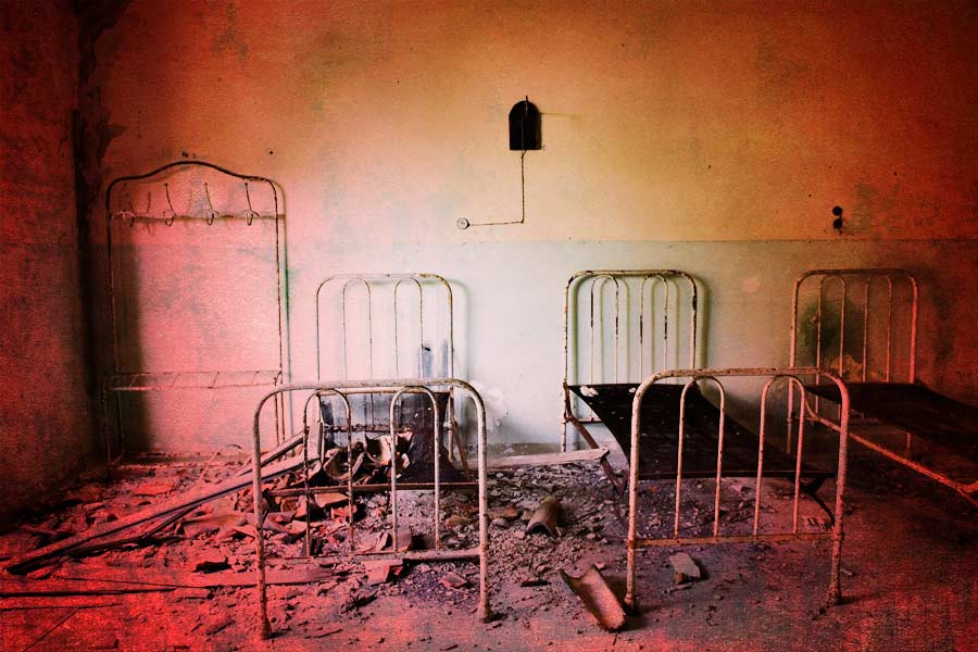 কানাঘুষো শোনা যায়, এই দ্বীপে জনবসতির লেশমাত্র ছিল না। কোনও এক আক্রমণকারীর হাত থেকে বাঁচতে পভেলিয়া দ্বীপে এসে আশ্রয় নেন কয়েক জন। 