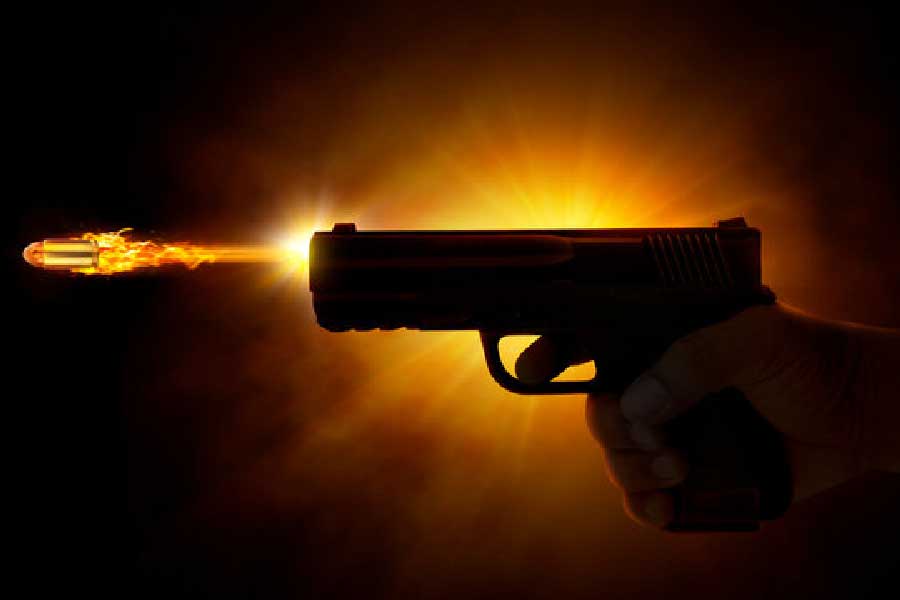 বিষয়টি নিয়ে হাওড়া গ্রামীণের পুলিশ সুপার স্বাতী ভাঙালিয়া বলেন, ‘‘নিহতের নাম রিয়া কুমারী। ওঁর আর একটি নাম ঈশা আলিয়া।’’ বাড়ির লোকজন এসে পৌঁছলে অভিযোগ দায়ের করা হবে বলে জানান তিনি। এখনও পুরো বিষয়টি তদন্তসাপেক্ষ। 