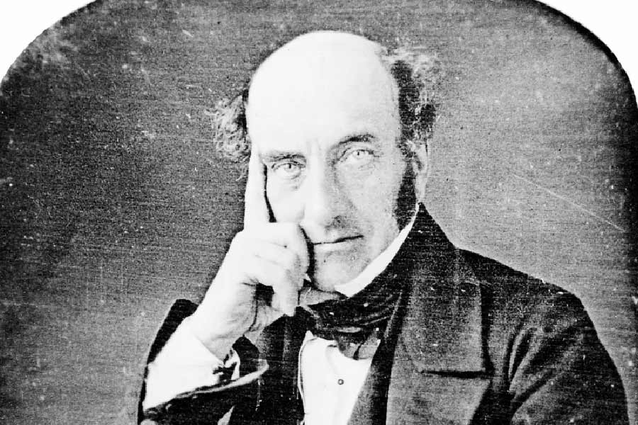 সেই সময় অচেতন করার ওষুধ আবিষ্কার হয়নি। তাই রোগীদের সম্পূর্ণ জ্ঞান থাকাকালীনই অস্ত্রোপচার করা হত। যত বেশি সময় ধরে অস্ত্রোপচার চলত, তত বেশি সময় যন্ত্রণা সহ্য করতে হত রোগীদের। দ্রুত অস্ত্রোপচার করায় রবার্ট রোগীদের কাছে ভগবানের সমান ছিলেন। রোগীদের কম সময়ের জন্য যন্ত্রণা সহ্য করতে হত।