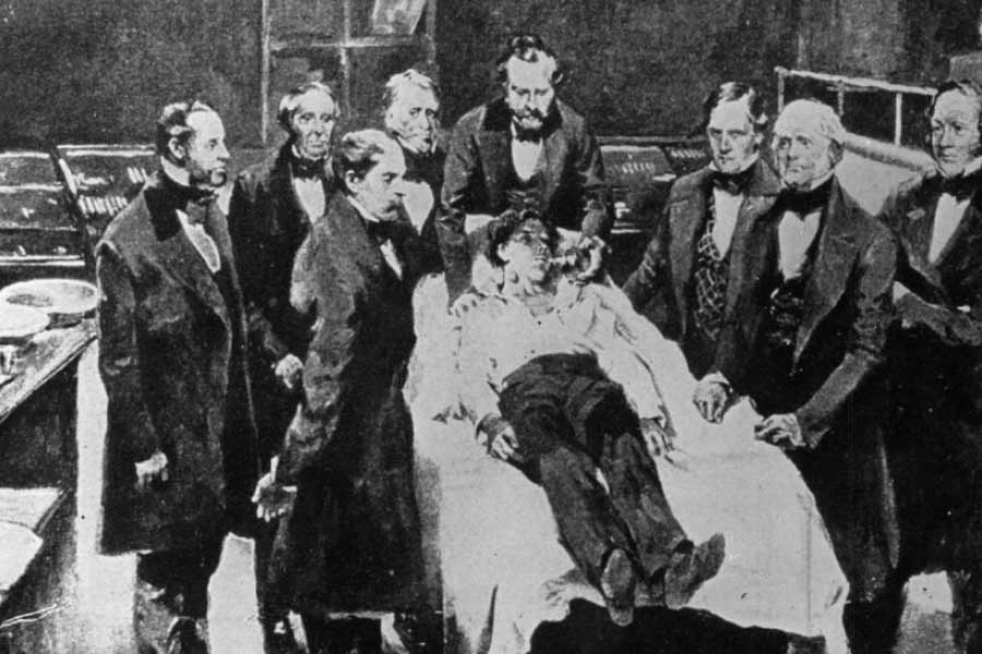 ৬ বছর জন বার্কলের সঙ্গে কাজ করার পর লন্ডনে পাড়ি দেন রবার্ট। সে যুগের আর এক খ্যাতনামী চিকিৎসক উইলিয়াম ব্লিজার্ডের কাছে আরও এক বছর প্রশিক্ষণ নিয়েছিলেন তিনি।