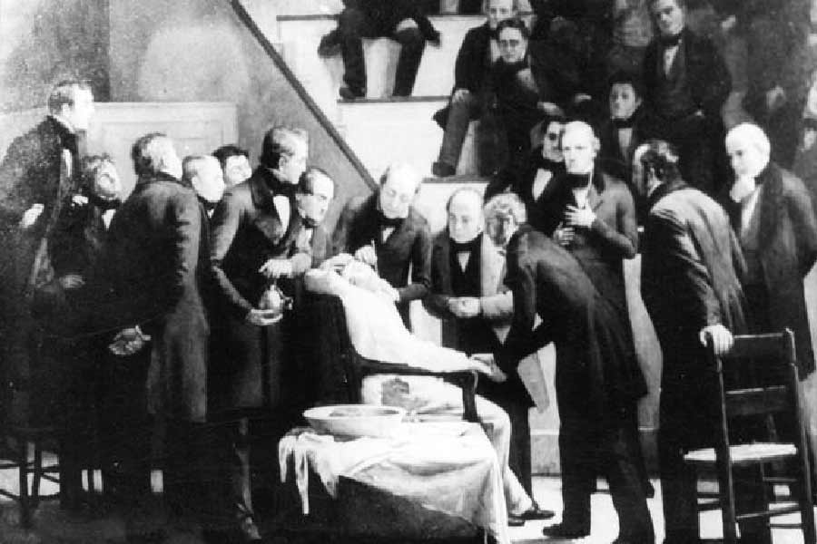 অনেক সময় এমনও হয়েছে যে, অন্য চিকিৎসকরা যখন রোগীর শারীরিক অবস্থা দেখে হাল ছেড়ে দিয়েছেন, তখন রবার্ট তাঁদের চিকিৎসা করে সুস্থ করে তুলেছেন।