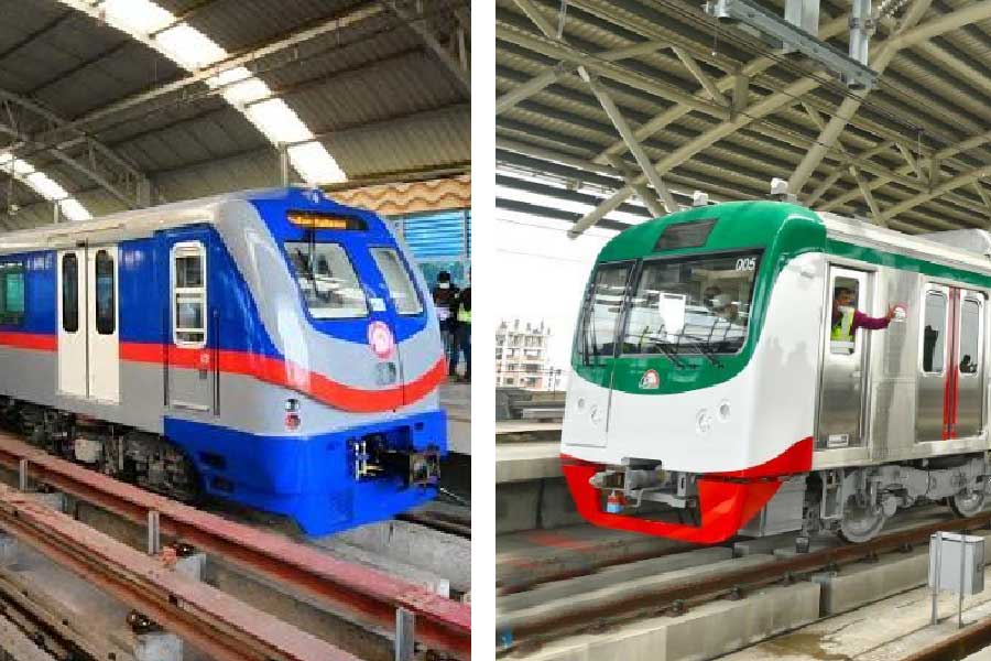 তুলনা হওয়ার কথা নয়। কারণ, বাংলার মেট্রোরেলের ইতিহাস ৩৮ বছরের পুরনো। বাংলাদেশের মেট্রো তার কাছে ‘সদ্যোজাত’ দুধের শিশু। তবে ঢাকা মেট্রো বুঝিয়ে দিয়েছে অভিজ্ঞতা না থাক, আধুনিকতায় পিছিয়ে নেই তারা। 