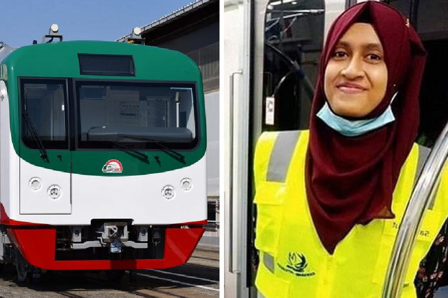 শুরুতেই হাসিনার বাংলাদেশ গৎ ভেঙেছে মেট্রো চালানোর দায়িত্ব এক মহিলা চালককে দিয়ে। ঢাকা মেট্রোরেলের সূচনা সফরের প্রথম মেট্রোটিই চালিয়েছেন এক মহিলা চালক। তাঁর নাম মরিয়ম আফিজা। 