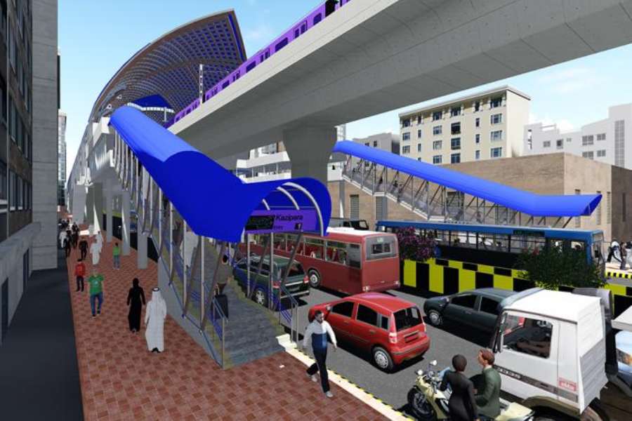 আপাতত ৪টি স্টেশনে থাকছে স্টেশন প্লাজার ব্যবস্থা। যেখানে গাড়ি নিয়ে সরাসরি মেট্রো রেলের লিফটের কাছে চলে আসতে পারবেন যাত্রীরা। এ খানে গাড়ি পার্কিংয়েরও ব্যবস্থা থাকবে। ব্যক্তিগত গাড়ি তো বটেই বাস, ট্যাক্সি, অটো কিংবা রিকশাও আসতে পারবে এই চত্বরে। আবার এই এলাকাতেই থাকবে মেট্রোযাত্রীদের খাওয়া দাওয়ার ব্যবস্থাও