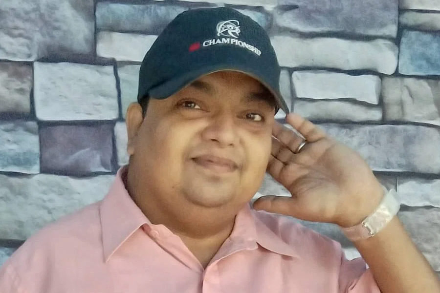 বহু দিন ধরে কিডনির সমস্যায় ভুগছেন ঈশ্বর। দুই পা ফুলে যেতে থাকে তাঁর। প্রস্রাবের বেগ নিয়ন্ত্রণ করতে সমস্যা দেখা দিয়েছে। চিকিৎসা শুরু হলেও এখন তিনি বিনা চিকিৎসায় দিন কাটাচ্ছেন। কারণ গভীর অর্থাভাবে ভুগছেন তিনি।