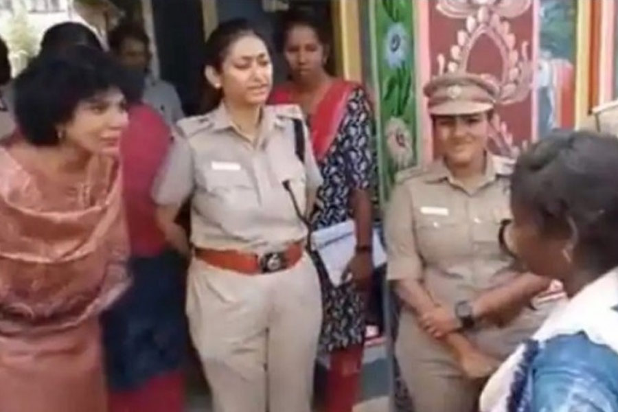 খবর যায় জেলাশাসকের কাছে। ঘটনাটি শুনে সরেজমিনে তদন্তে আসেন তিনি। তবে এসে দেখেন বিদ্বেষের শেষ এখানেই নয়! উচ্চবর্গীয়দের এমন বহু ‘অত্যাচার’ দিনের পর দিন সহ্য করে আসছেন এ গ্রামের বাসিন্দারা।