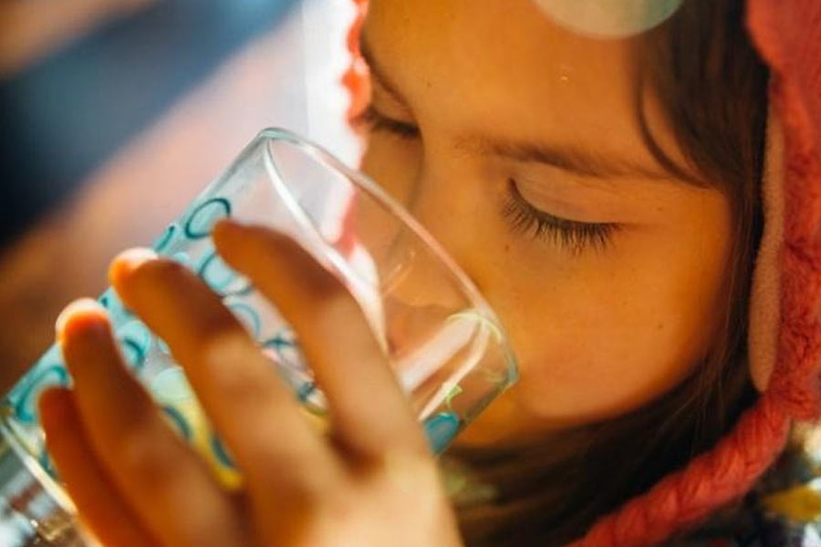 গ্রামের এক রাজনৈতিক এবং সমাজকর্মী মোক্ষ গুনাভালাগান জানিয়েছেন, ট্যাঙ্কের ঢাকনাটি খোলা ছিল। ট্যাঙ্কের নীচের জমিতে যে বেড়া এবং তালাবন্ধ গেটের ব্যবস্থা ছিল, তা-ও ভাঙা ছিল। কিন্তু বিষয়টি খেয়াল করেননি কেউই। তবে অনুমান, অন্তত ৭ দিন আগে ঘটেছে ঘটনাটি। কারণ তখনই প্রথম অসুস্থ হয়ে পড়েছিল গ্রামের এক শিশু। তার পরও যদিও ওই জল পান করা বন্ধ করেননি গ্রামবাসীরা। 