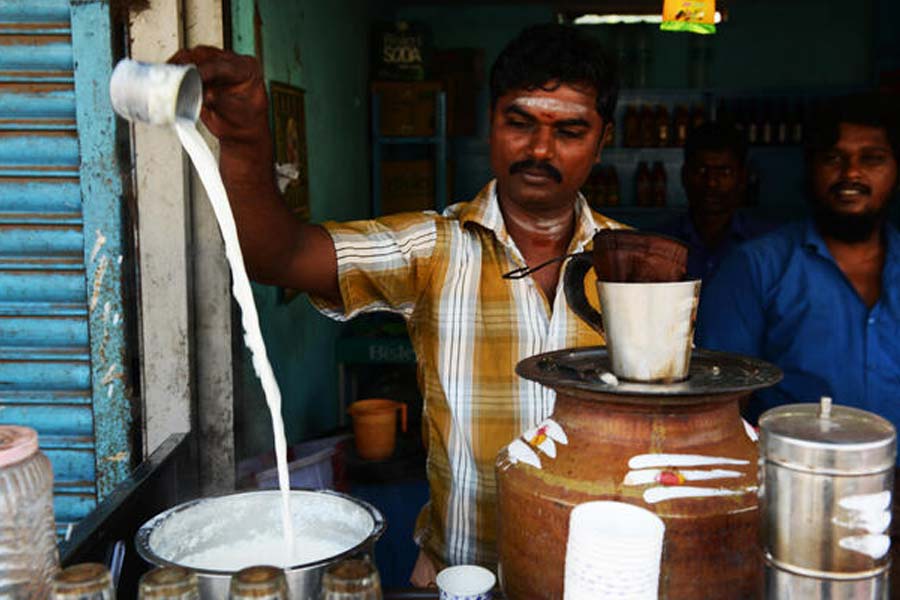 জেলাশাসক কবিতা স্থানীয়দের কাছে এই অভিযোগ শোনার পরই ওই চায়ের দোকানে অভিযান চালান। জনজাতি সম্প্রদায়ভুক্তদের চা খাওয়ার ভিন্ন বন্দোবস্ত দেখে অবিলম্বে অভিযোগ দায়ের করা হয় চায়ের দোকানের মালিকের বিরুদ্ধে।