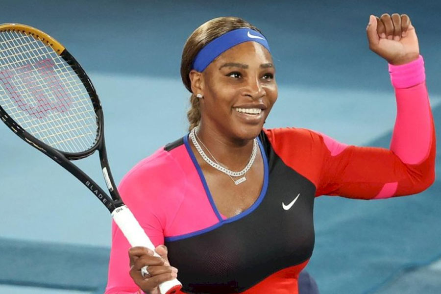 সেপ্টেম্বর মাসে টেনিস দুনিয়া থেকে দুই প্রবাদপ্রতিম তারকা অবসর নেন। ৩ সেপ্টেম্বর  ইউএস ওপেন খেলে টেনিস কোর্টকে বিদায় জানান সেরিনা উইলিয়ামস। তার পর বিদায় নেন রজার ফেডেরারও। ২০টি গ্র্যান্ড স্ল্যামের মালিক ফেডেরার অবসর ঘোষণা করেন ১৫ সেপ্টেম্বর। পর পর দুই তারকার অবসরে মুষড়ে পড়ে টেনিসবিশ্ব।