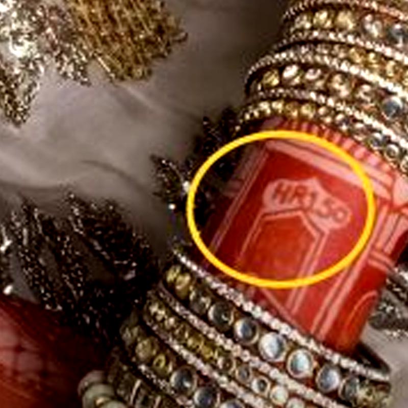 হ্যারিসের নামের পাশে তাঁর বলের গতিও লিখে রেখেছেন মুজ়না। হ্যারিস নিয়মিত ১৫০ কিলোমিটার প্রতি ঘণ্টা গতিবেগে বল করতে পারেন। তাই হ্যারিসের নাম এবং পদবির আদ্যক্ষরের পর ১৫০ জুড়ে দিয়ে লিখেছেন ‘এইচআর১৫০’। এর পরেই আরও চর্চা হচ্ছে মুজ়নাকে নিয়ে।