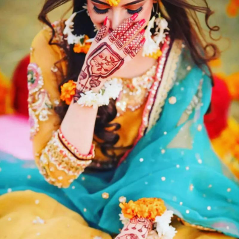 হ্যারিসের সহপাঠী ছিলেন মুজ়না। দু’জনের বন্ধুত্ব প্রেমের সম্পর্কে গড়ায়। শেষ পর্যন্ত গত ২৪ ডিসেম্বর গাঁটছড়া বাঁধেন দু’জনে।