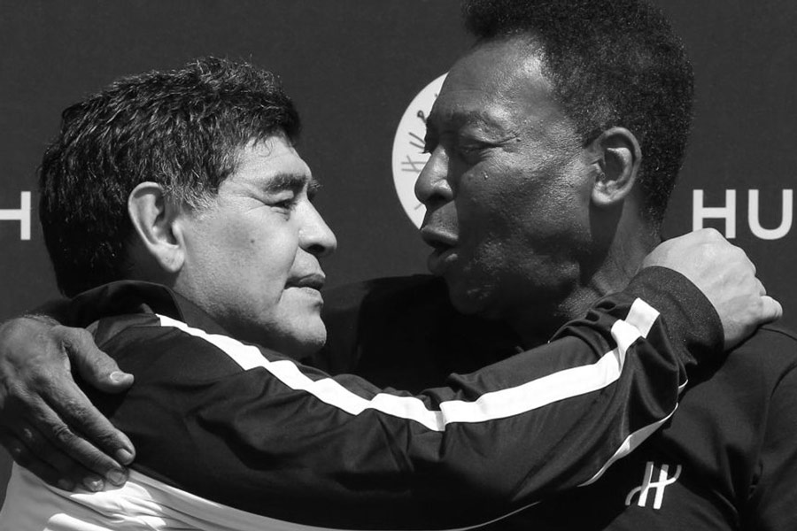 মেসি এবং পেলের মধ্যে বিশ্বকাপে গোলের বিচারে এগিয় প্রথম জনই। মারাদোনা পিছিয়ে থাকলেও বিশ্বকাপের মঞ্চে তাঁর চোখধাঁধানো একটি গোল এখনও সকলের চোখে লেগে রয়েছে।