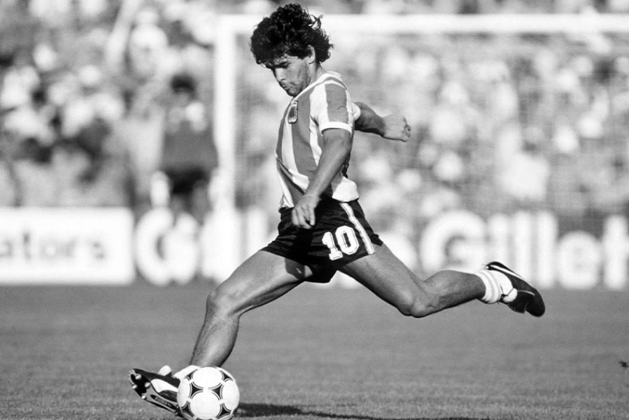 ১৯৯০-এ জয়ের দোরগোড়াতে পৌঁছেও গিয়েছিলেন। কিন্তু ফাইনালে পশ্চিম জার্মানির কাছে ১-০ গোলে হারতে হয়েছিল।