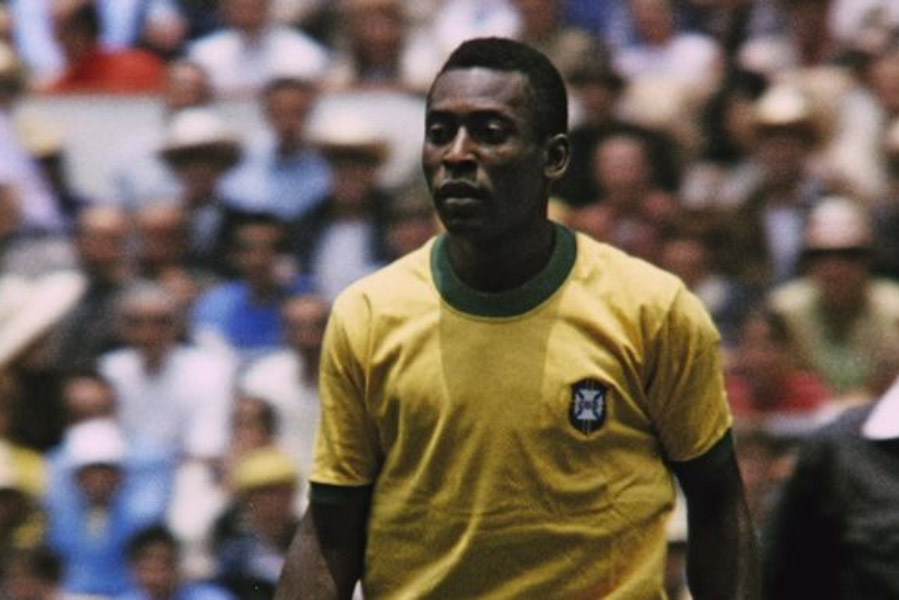 সে বছর বিশ্বকাপের সেমিফাইনালে ফ্রান্সের বিরুদ্ধে সর্বকনিষ্ঠ ফুটবলার হিসাবে হ্যাটট্রিক করেন পেলে।