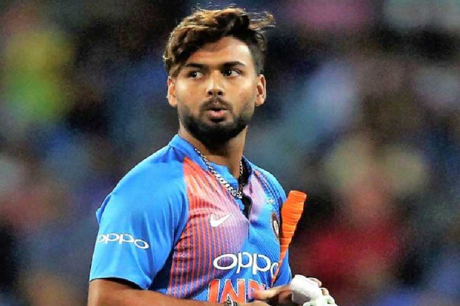 ঋষভের চিকিৎসার সমস্ত খরচ মেটাবে উত্তরাখণ্ড সরকার। এমনটা ঘোষণা করেছেন সে রাজ্যের মুখ্যমন্ত্রী পুষ্কর সিংহ ধামি। 