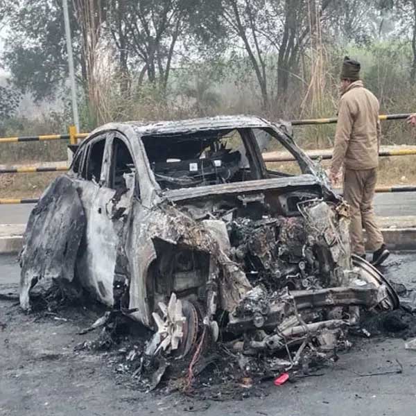 প্রত্যক্ষদর্শীরা জানিয়েছেন, দুর্ঘটনার কয়েক মিনিটের মধ্যেই পন্থের গাড়িতে আগুন লেগে যায়। পরে দমকল গিয়ে আগুন নেভায়। 