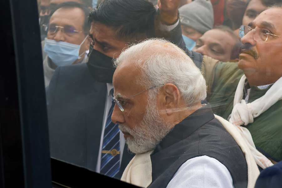 ‘স্প্যানিশ ফ্লু’ প্রাদুর্ভাবের কারণে খুব ছোটবেলাতেই হীরাবেন তাঁর মাকে হারিয়েছিলেন বলে মোদী জানিয়েছিলেন।