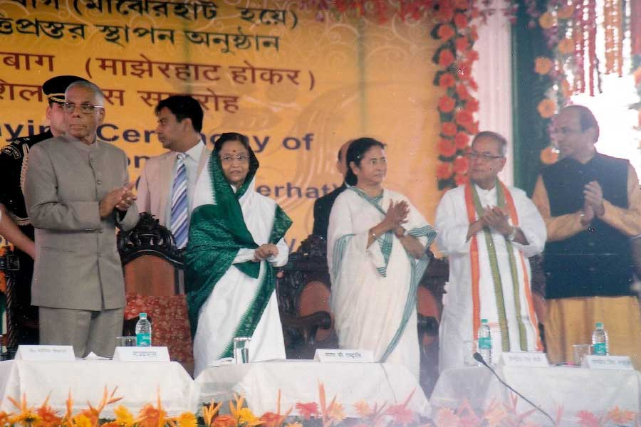 ২০১০ সালে তারাতলা-জোকা মেট্রো প্রকল্পের শিলান্যাস।