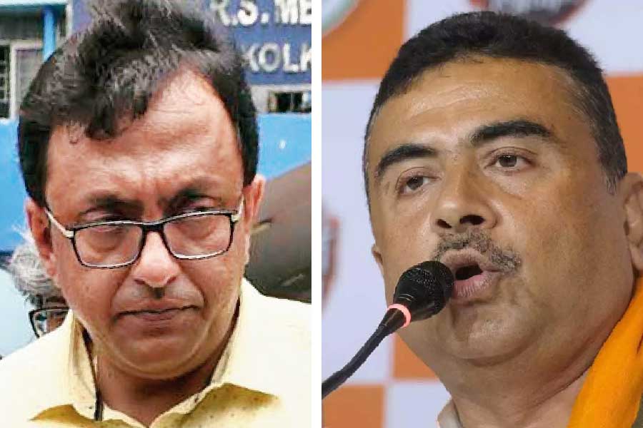 এর পরেই ‘জয় শ্রীরাম’ স্লোগান নিয়ে তীব্র প্রতিক্রিয়া জানিয়েছেন শান্তনু। তাঁর মতে, এ ভাবে মমতার অপমান হয়েছে। তিনি বলেন, ‘‘বাংলার তিন বারের নির্বাচিত মুখ্যমন্ত্রীর সঙ্গে আজ যা করা হয়েছে, তা ঠিক হয়নি। তাঁর (শুভেন্দু) অন্তরাত্মা জানে, এই মেট্রো রেলের সম্প্রসারণ, তা মমতার জন্যই হয়েছে। তাঁকে এ সব বলা ঠিক হয়নি।’’