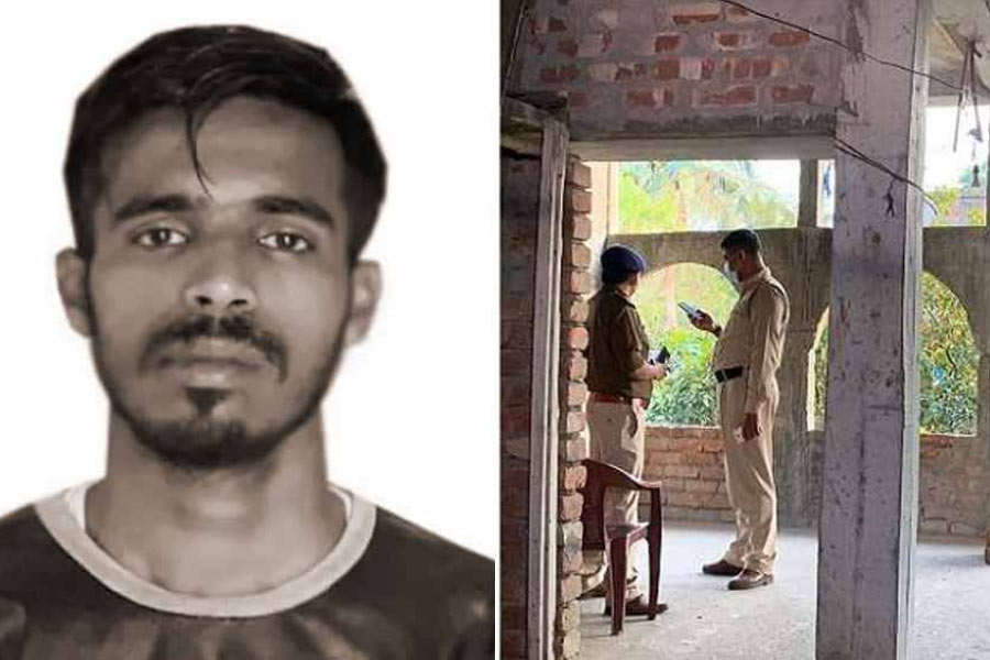 ১৮ ফেব্রুয়ারি, আনিস খানের মৃত্যু, পুলিশই খুনি? না কি আত্মহত্যা!: হাওড়ার আমতার ছাত্রনেতা আনিস খানের  মৃতদেহ পাওয়া যায় তাঁরই বাড়ির উঠোনে। গভীর রাতে  পুলিশের পরিচয় দিয়ে বেশ কয়েক জন আনিসের বাড়িতে ঢোকেন বলে অভিযোগ। তাঁদের মধ্যে এক জন পুলিশের পোশাকও পরেছিলেন। আনিসের খোঁজে উপরেও উঠেছিলেন তাঁদের মধ্যে দু’জন। তার পরেই ছাদ থেকে আনিস নীচে পড়ে যান। অভিযোগ, পুলিশই আনিসকে ছাদে নিয়ে যায়। শারীরিক অত্যাচারের পর তিন তলা থেকে ছুড়ে ফেলে দেয় মাটিতে। ঘটনার সিবিআই তদন্ত দাবি করে পরিবার। রাজ্য সরকার তদন্তের দায়িত্ব দেয় বিশেষ তদন্তকারী দল (সিট)-কে। প্রতিবাদে আমতা থানা ঘেরাও করেন আনিসের পরিজনেরা। শুরু হয় রাজনৈতিক চাপান-উতোর।  আমতা থানার দুই পুলিশকর্মী গ্রেফতার হন। ঘটনার দিন রাতে আনিসের বাড়িতে যাওয়ার কথা স্বীকারও করেন। তবে কার নির্দেশে তাঁরা গিয়েছিলেন, সেই উত্তর এখনও মেলেনি। 