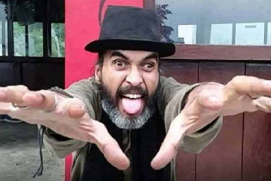 ৭ জুন, গোয়ায় গ্রেফতার রোদ্দূর: রাজ্যের মুখ্যমন্ত্রী মমতা এবং তৃণমূলের সর্বভারতীয় সাধারণ সম্পাদক অভিষেক বন্দ্যোপাধ্যায় সম্পর্কে কুরুচিকর মন্তব্য করার অভিযোগে গোয়া থেকে গ্রেফতার হন রোদ্দূর রায়। তৃণমূলের মুখপাত্র ঋজু দত্ত তাঁর বিরুদ্ধে অভিযোগ করেন। ফেসবুক লাইভে মুখ্যমন্ত্রী মমতা সম্পর্কে রোদ্দূর কিছু বাজারচলতি অশ্লীল শব্দ ব্যবহার করেছিলেন বলে জানানো হয়েছিল সেই অভিযোগে।