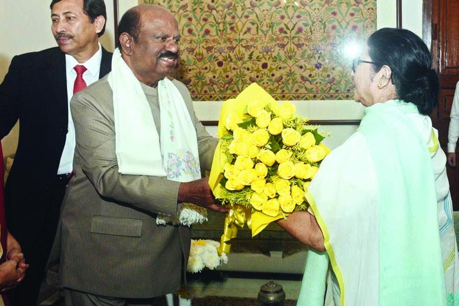 ১৭ নভেম্বর, পশ্চিমবঙ্গে  নতুন রাজ্যপাল: রাজ্যের নতুন রাজ্যপাল হিসাবে সি ভি আনন্দ বোসের নাম ঘোষণা করল কেন্দ্র। প্রধানমন্ত্রী নরেন্দ্র মোদীর পছন্দের মানুষ হিসাবে পরিচিত বোস। মোদী তাঁকে ডাকেন  ‘ম্যান অফ আইডিয়াজ’ বলে। তবে কেরলের মানুষ বোস তাঁর পদবিটি নিয়েছেন নেতাজি সুভাষচন্দ্র বোসের নাম থেকে অনুপ্রেরণায়।