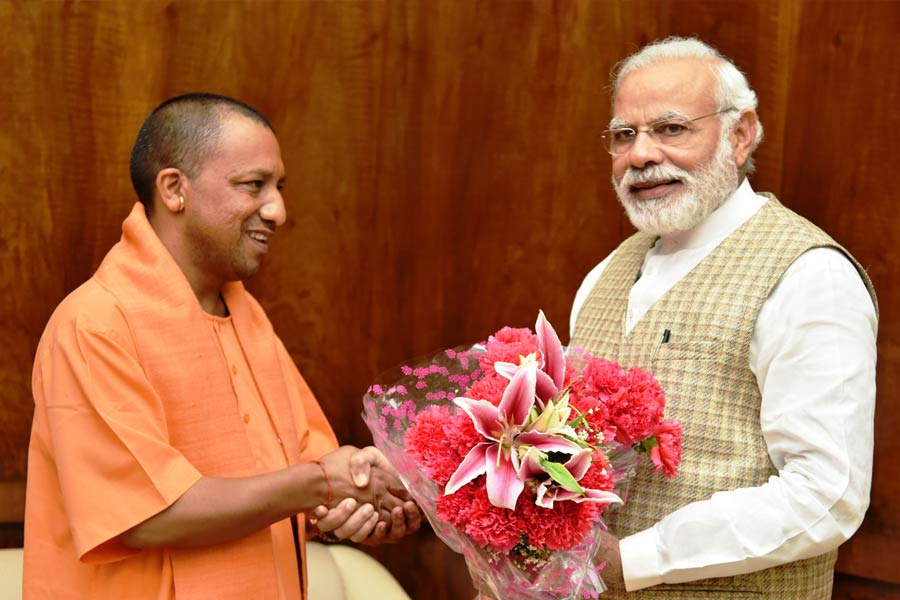 প্রধানমন্ত্রী নরেন্দ্র মোদীর নেতৃত্বে ২০২২ সালেও বিজেপির জয়ের ধারা অব্যাহত। তাঁর নিজের রাজ্য গুজরাতেও মিলেছে রেকর্ড জয়। অন্য দিকে, ৫ বছরের মুখ্যমন্ত্রিত্বের মেয়াদ শেষ করার পর কুর্সি পুনর্দখল করে উত্তরপ্রদেশে নয়া নজির তৈরি করেছেন যোগী আদিত্যনাথ।