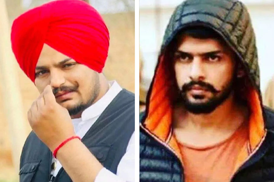 ২৯ মে: পঞ্জাবের জনপ্রিয় গায়ক তথা কংগ্রেস নেতা সিধু মুসেওয়ালা খুন। নিজের গ্রাম মুসায় গাড়ির মধ্যে গুলিতে ঝাঁঝরা সিধু। হত্যাকাণ্ডের দায় নিল গ্যাংস্টার গোল্ডি ব্রার। জেলবন্দি দুষ্কৃতী লরেন্স বিষ্ণোইয়ের ঘনিষ্ঠ ব্রার।