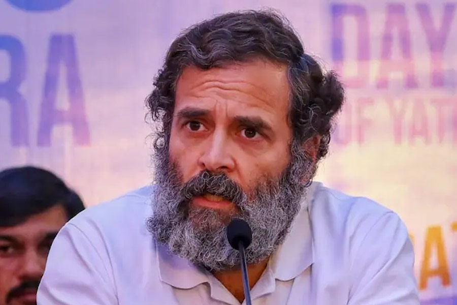 ১৩ জুন: ন্যাশনাল হেরাল্ড মামলায় কংগ্রেস সাংসদ রাহুল গাঁধীকে ‘এনফোর্সমেন্ট ডিরেক্টরেট (ইডি)-র দিল্লির দফতরে তলব করে টানা ৯ ঘণ্টা ধরে জিজ্ঞাসাবাদ করা হয়। 