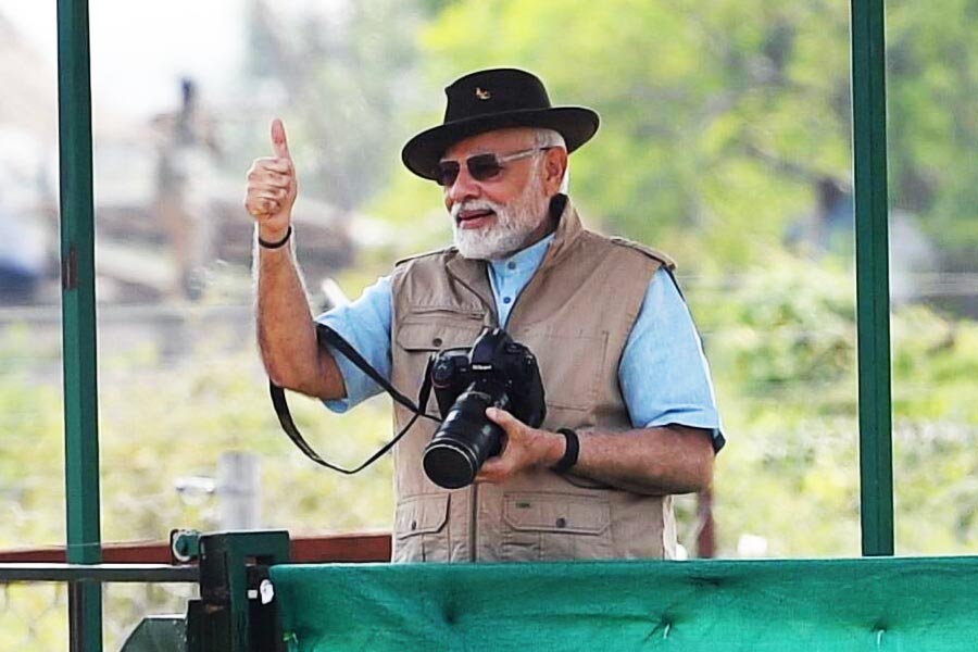 ১৭ সেপ্টেম্বর: প্রধানমন্ত্রী নরেন্দ্র মোদী তাঁর ৭২তম জন্মদিনে আফ্রিকার নামিবিয়া থেকে উড়িয়ে আনা ৮টি চিতাকে মধ্যপ্রদেশের কুনো-পালপুর অরণ্যের জাল ঘেরা প্রাকৃতিক পরিবেশে ছাড়লেন। 