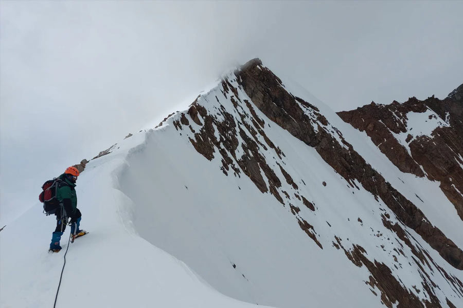 ৪ অক্টোবর: উত্তরাখণ্ডের গঢ়ওয়াল হিমালয়ের ‘দ্রৌপদী কা ডান্ডা-২’ শিখরের অদূরে ভয়াবহ তুষারধস। উত্তরকাশীর পর্বতারোহণ প্রশিক্ষণকেন্দ্র ‘নেহরু ইনস্টিটিউট অফ মাউন্টেনিয়ারিং’ (নিম)-এর ২৭ শিক্ষার্থী ও প্রশিক্ষকের মৃত্যু।