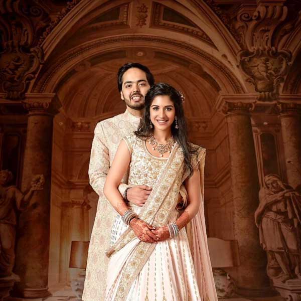 রাজস্থানের মন্দিরে বাগ্‌দা‌ন পর্ব সারলেও তারকাখচিত পার্টির আয়োজন হয় মুম্বইয়ে অম্বানী-প্রাসাদ ‘অ্যান্টিলা’য়।