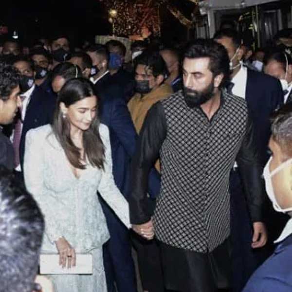 অনন্ত গুজরাতের সোমনাথ মন্দিরে প্রায়ই পুজো দিতে যান। রাধিকাকেও তাঁর সঙ্গে নিয়মিত সোমনাথ মন্দিরে দেখা যাওয়ায় অনেকেই নিশ্চিত হয়ে গিয়েছিলেন যে, রাধিকাই হতে চলেছেন অম্বানী পরিবারের কনিষ্ঠ পূত্রবধূ।