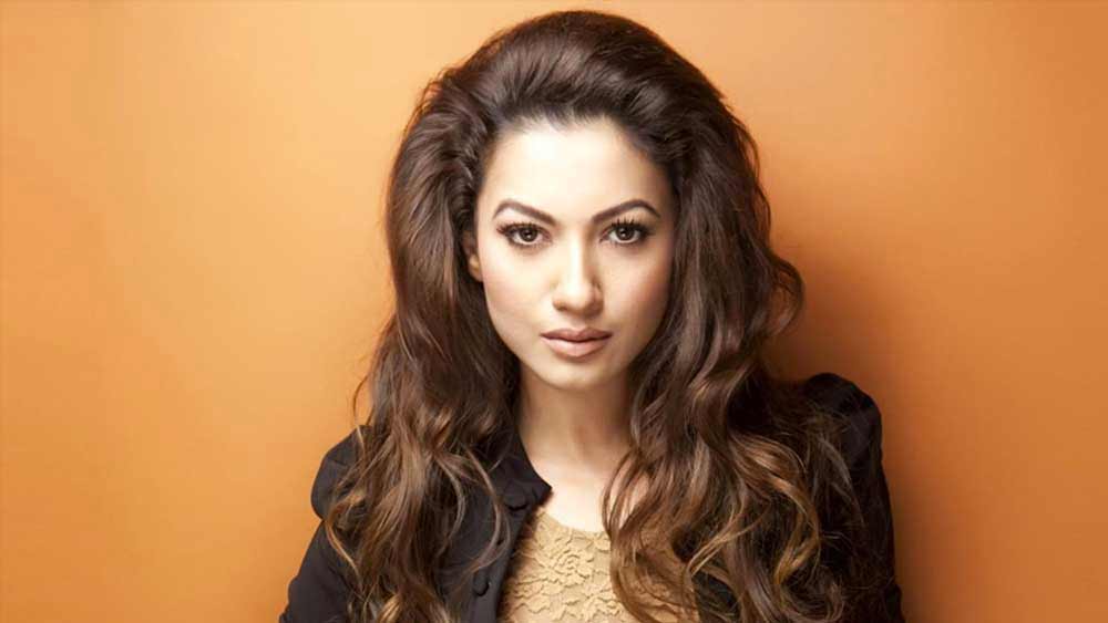 শুধু অনুরাগীরাই নন, প্রতীকের সমর্থনে এগিয়ে এসেছেন একাধিক তারকা। ‘বিগ বস ৭’-এর বিজয়ী গৌহর খান টুইট করেছেন প্রতীকের উদ্দেশে।