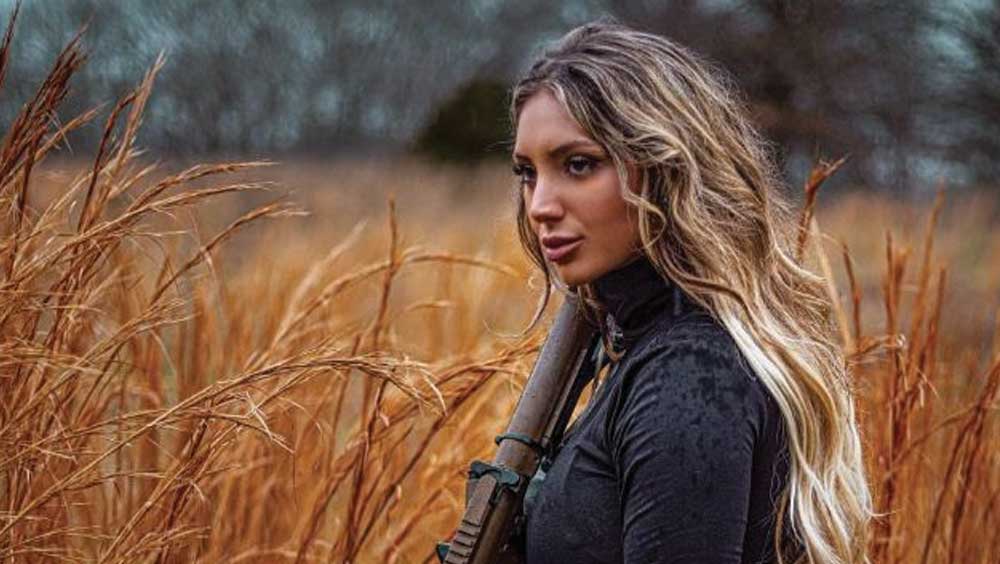 কাইলির জন্ম ১৯৯৭ সালে আমেরিকার হাওয়াইয়ের একটি ছোট্ট দ্বীপ ওয়াহুতে। সেখানেই বে়ড়ে ওঠা। তবে স্কুল-কলেজের পড়াশোনার ফাঁকেই অভিনয় করার স্বপ্ন লালন করেছেন। কম বয়স থেকে সে স্বপ্নের পিছনে ছোটা শুরু করেন কাইলি।