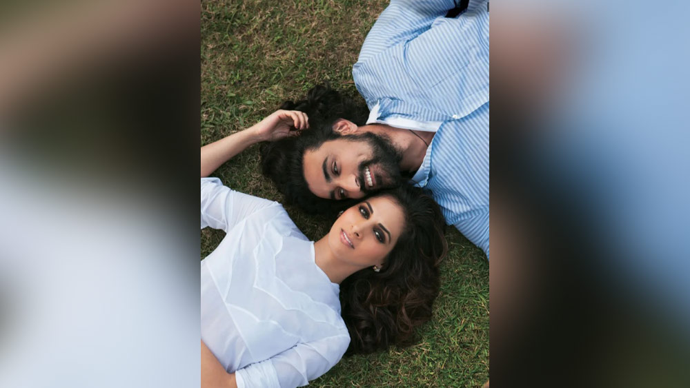 কর্ণ জোহরের ফ্যাশন শোয়ে দেখা হয় তাঁদের। অমিতাভ-কন্যা শ্বেতা বচ্চন নন্দার সঙ্গে সেখানে গিয়েছিলেন নয়না।