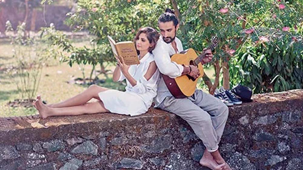 এক সাক্ষাৎকারে নয়না জানিয়েছিলেন, সুদর্শন চেহারার বলিউড নায়ককে প্রথমেই মনে ধরেছিল তাঁর।