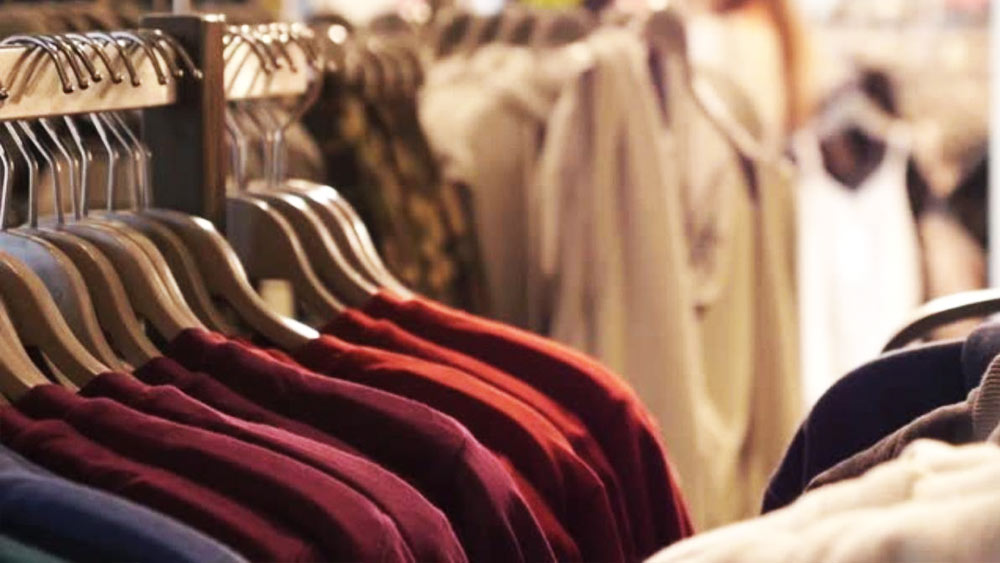কেন্দ্রীয় বাজেটে দাম কমতে চলেছে পোশাকের।