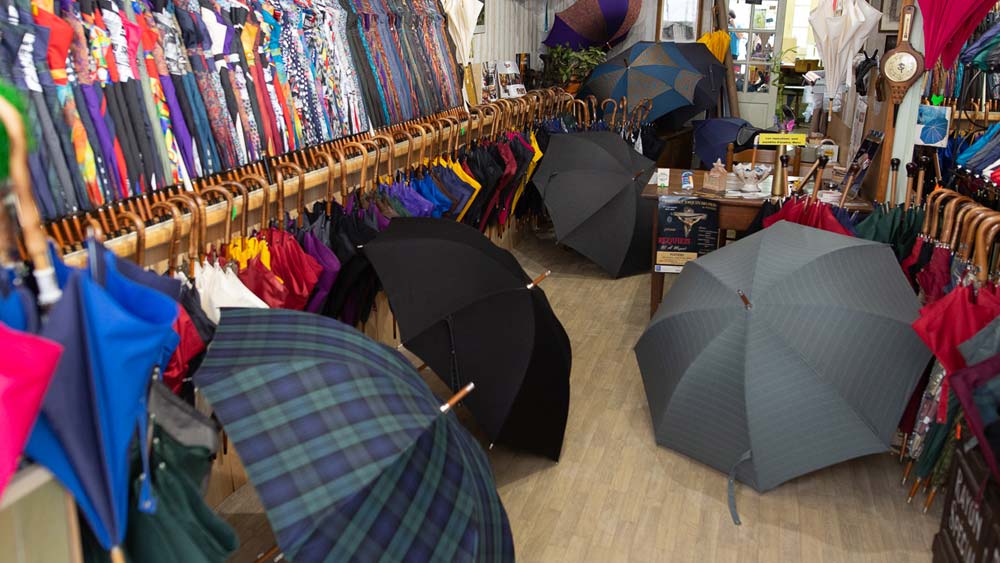 বাড়ছে বিদেশ থেকে আনা ছাতার দামও। 