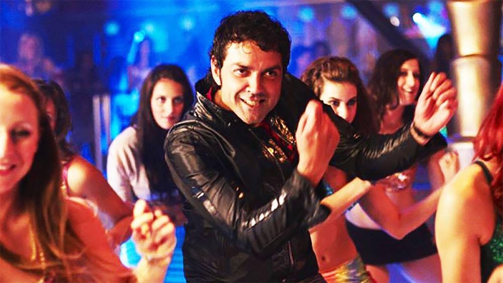 ববির বিরুদ্ধে অভিযোগ, সে রাতে নাইট ক্লাবের ডিজে হিসেবে সারা রাত নিজের ফিল্ম ‘গুপ্ত’-এর গানই বাজিয়ে গিয়েছেন তিনি। তাতেই ক্ষেপে যান নাইট ক্লাবের অতিথিরা। তবে সে ঘটনারও সাফাই দিয়েছেন ববি। তিনি বলেন, ‘‘সকলেই যে ডিজে হতে পারেন, এমন তো নয়। মিউজিক কনসোল সামলানো মুখের কথা নয়। এটা বেশ জটিল কাজ। সে রাতে নাইট ক্লাবে সময় কাটানোর জন্য গিয়েছিলাম। কিন্তু, তা যে এ ভাবে বুমেরাং হয়ে যাবে কে জানত!’’